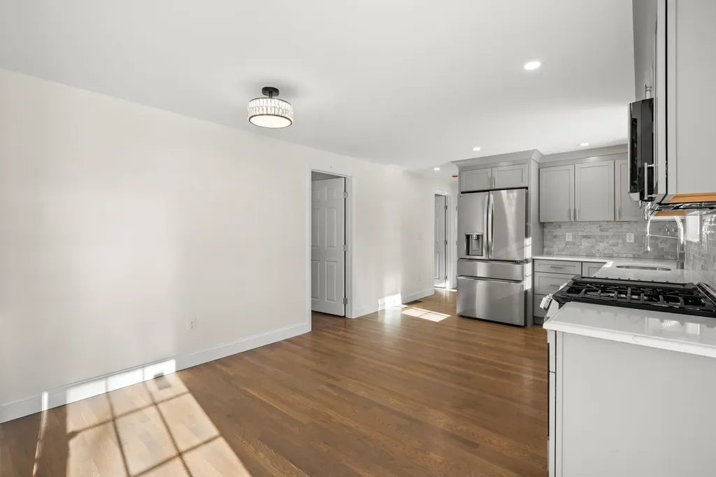 8 Spruce Street Hudson NH 03051