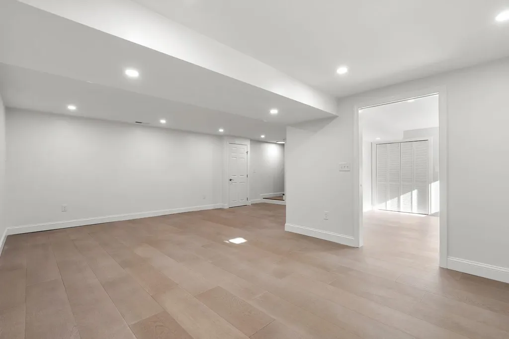 8 Spruce Street Hudson NH 03051