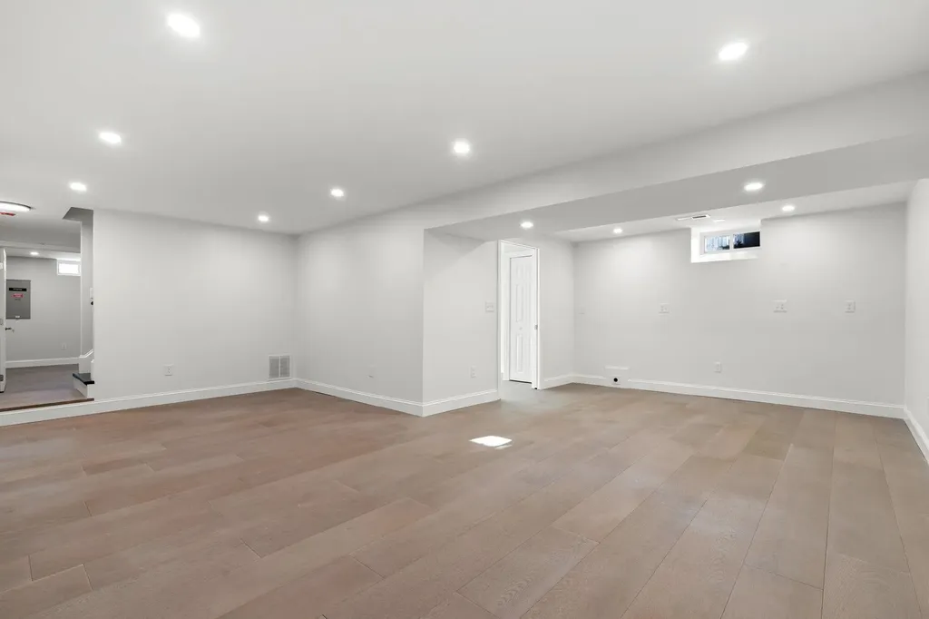 8 Spruce Street Hudson NH 03051