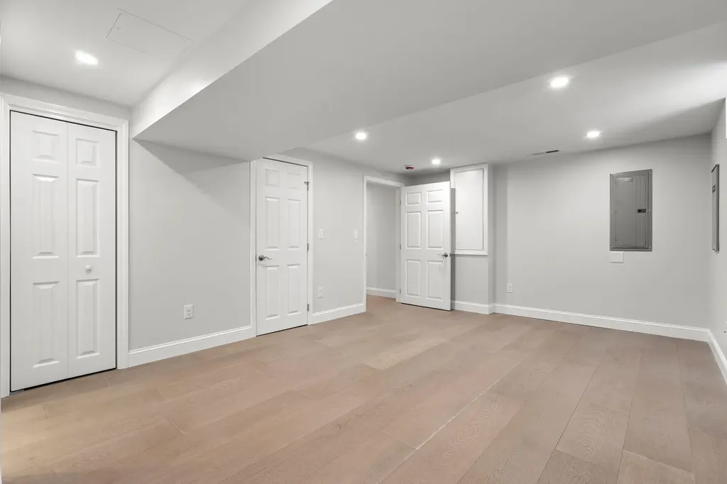 8 Spruce Street Hudson NH 03051