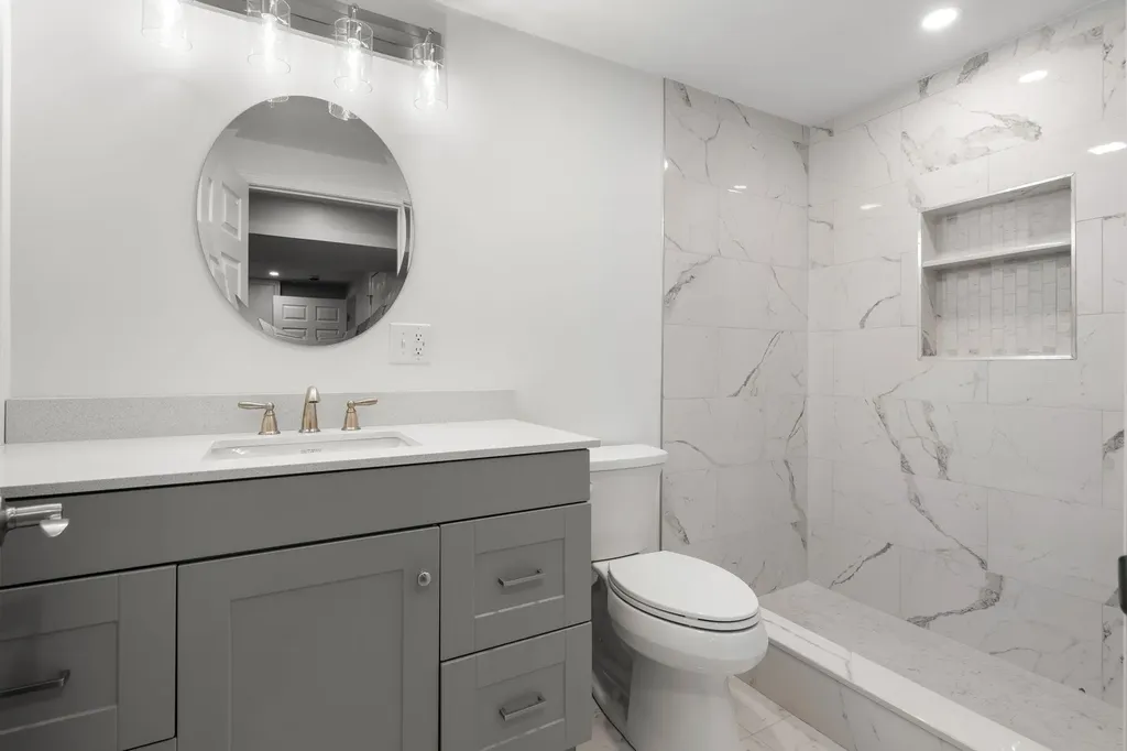 8 Spruce Street Hudson NH 03051