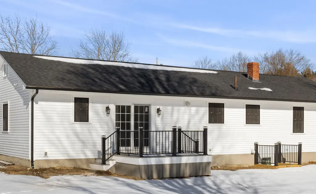 8 Spruce Street Hudson NH 03051