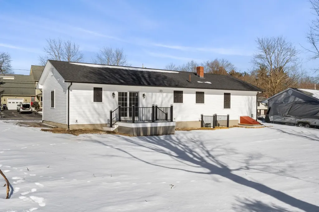 8 Spruce Street Hudson NH 03051