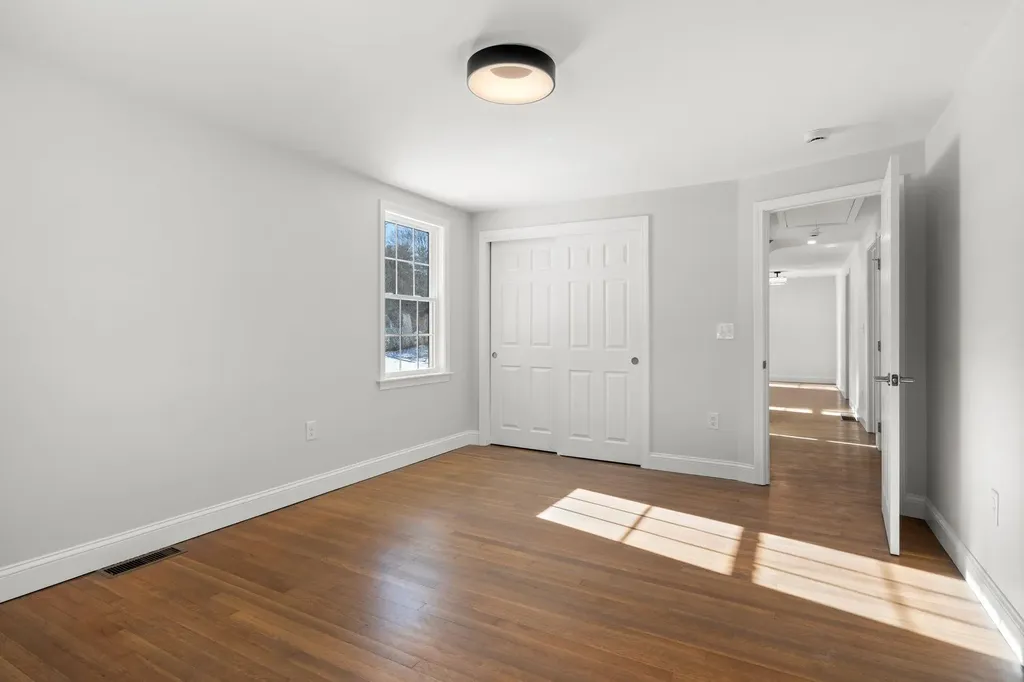 8 Spruce Street Hudson NH 03051