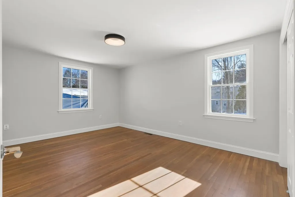 8 Spruce Street Hudson NH 03051