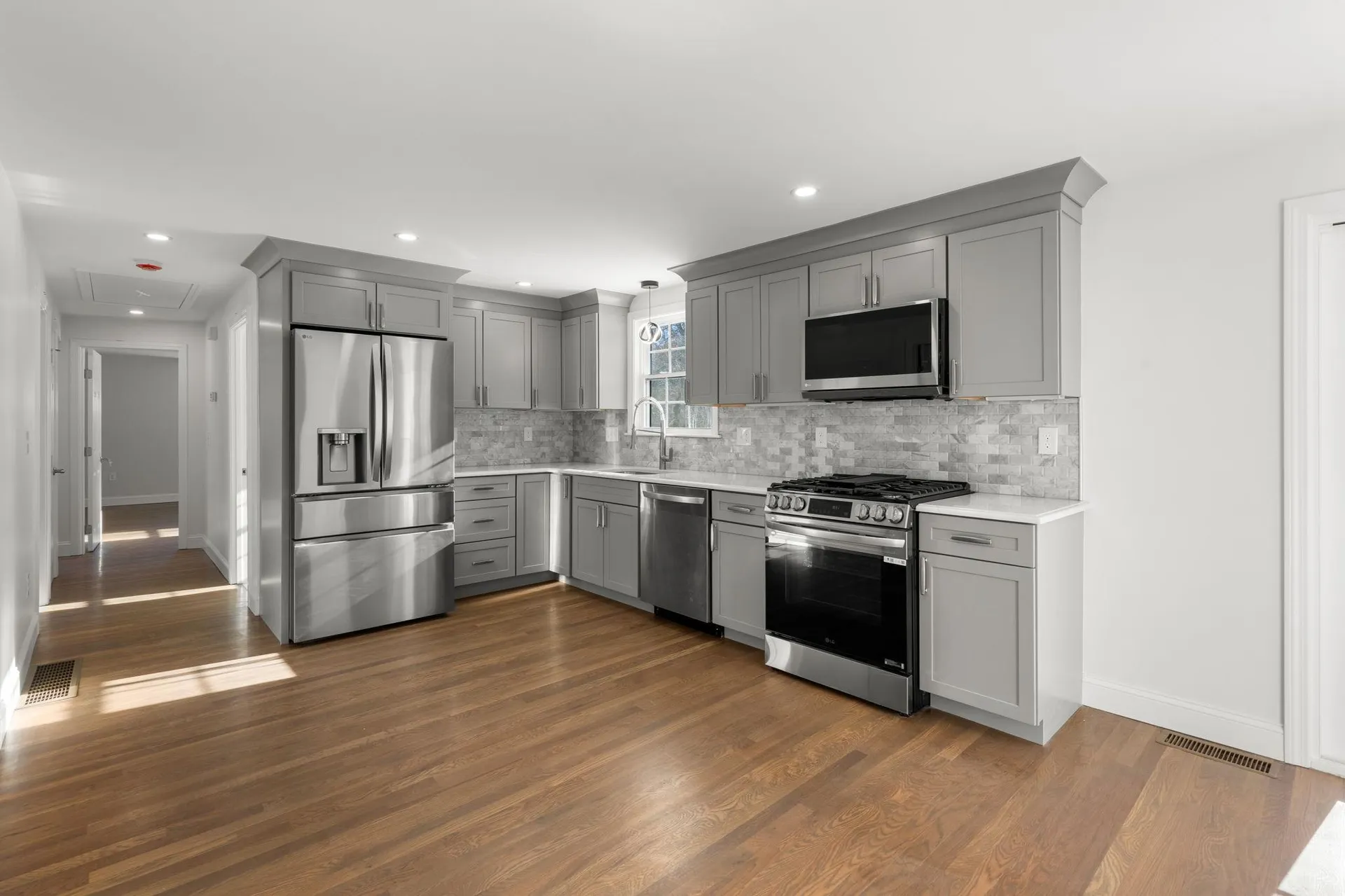 8 Spruce Street Hudson NH 03051