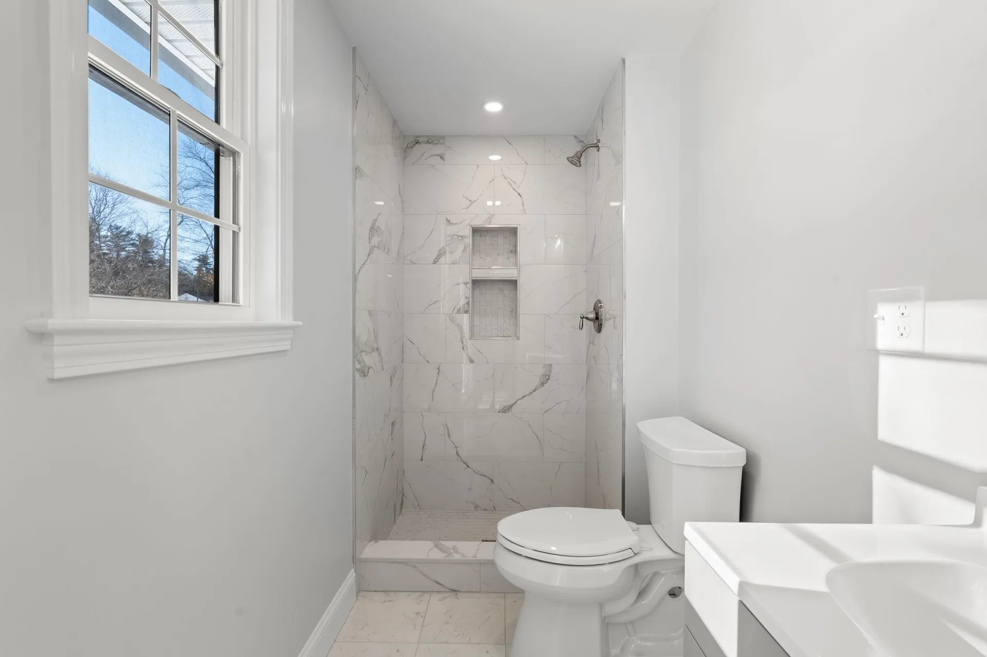 8 Spruce Street Hudson NH 03051