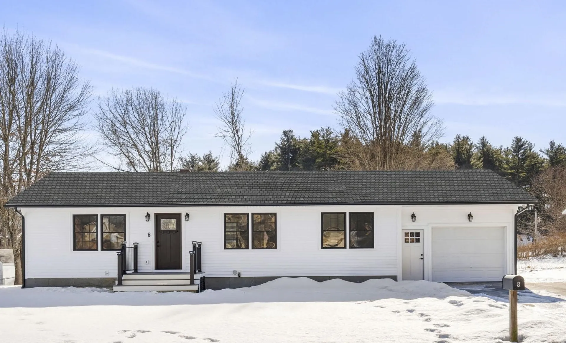 8 Spruce Street Hudson NH 03051