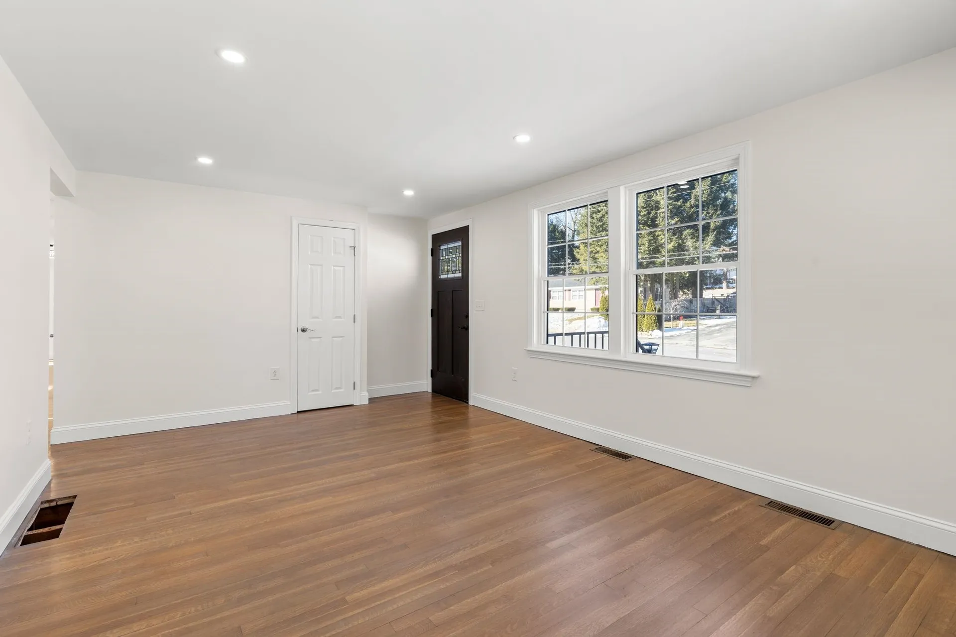 8 Spruce Street Hudson NH 03051