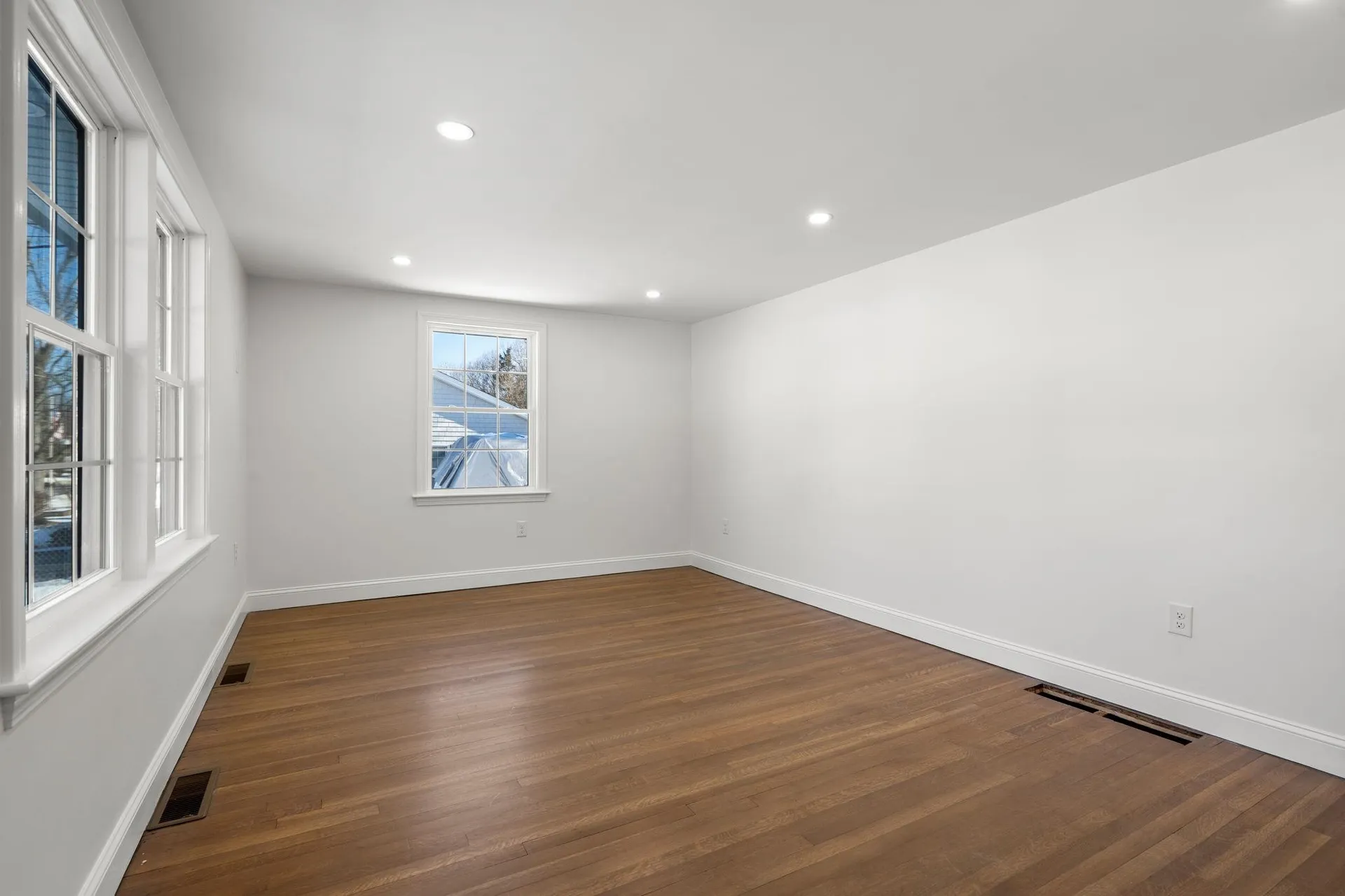 8 Spruce Street Hudson NH 03051