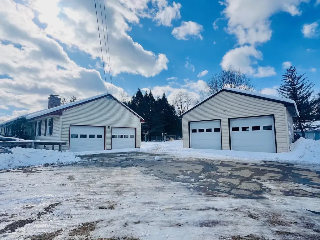 789 Brattleboro Road Hinsdale NH 03451