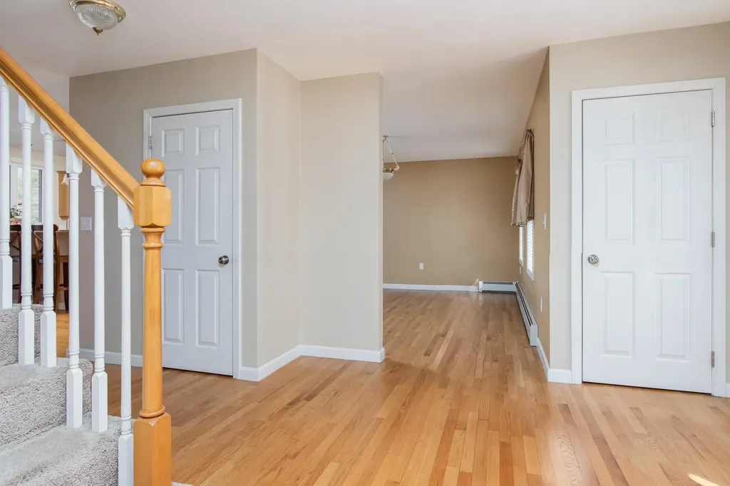 29 Colonial Drive Londonderry NH 03053