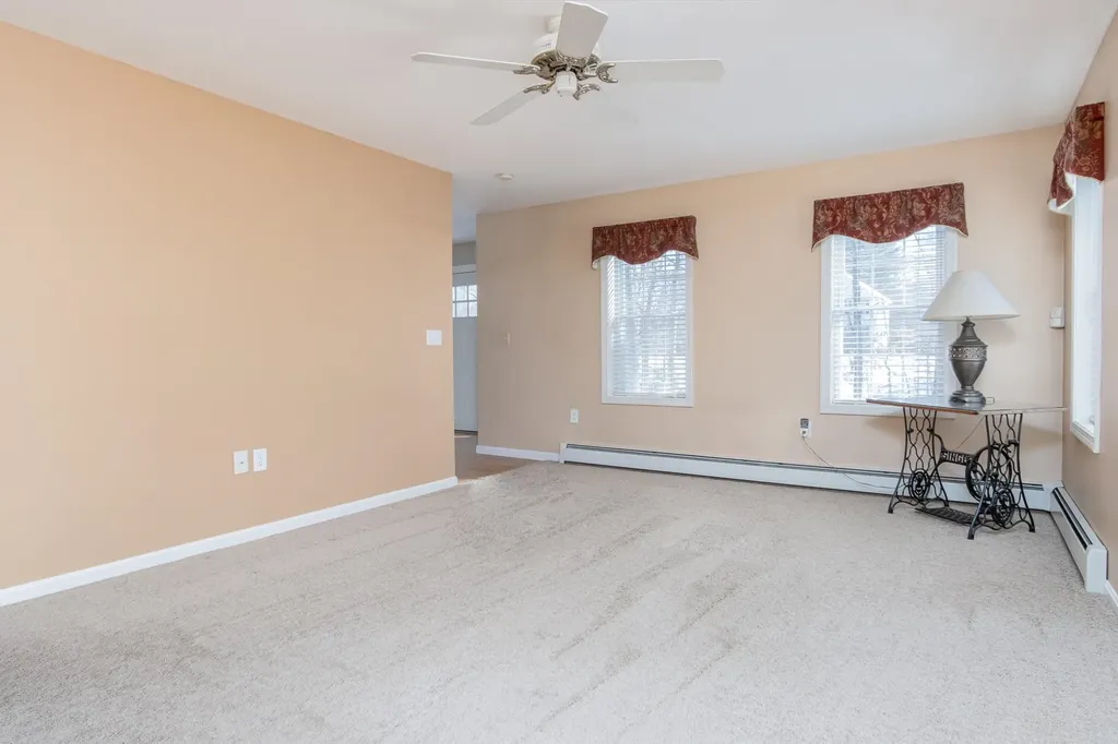 29 Colonial Drive Londonderry NH 03053