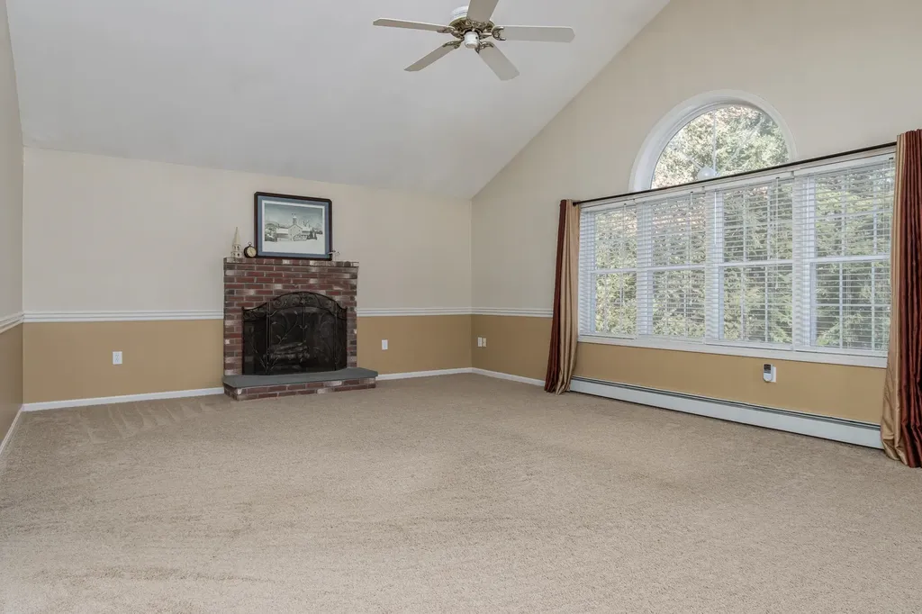 29 Colonial Drive Londonderry NH 03053