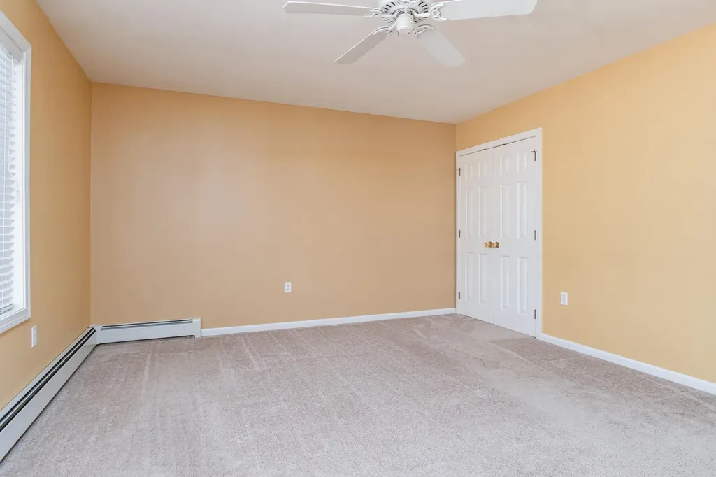 29 Colonial Drive Londonderry NH 03053