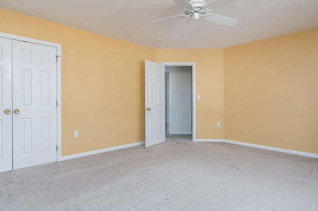 29 Colonial Drive Londonderry NH 03053