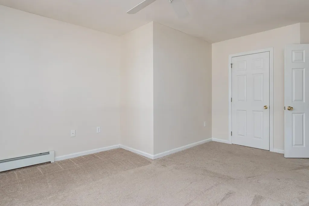 29 Colonial Drive Londonderry NH 03053