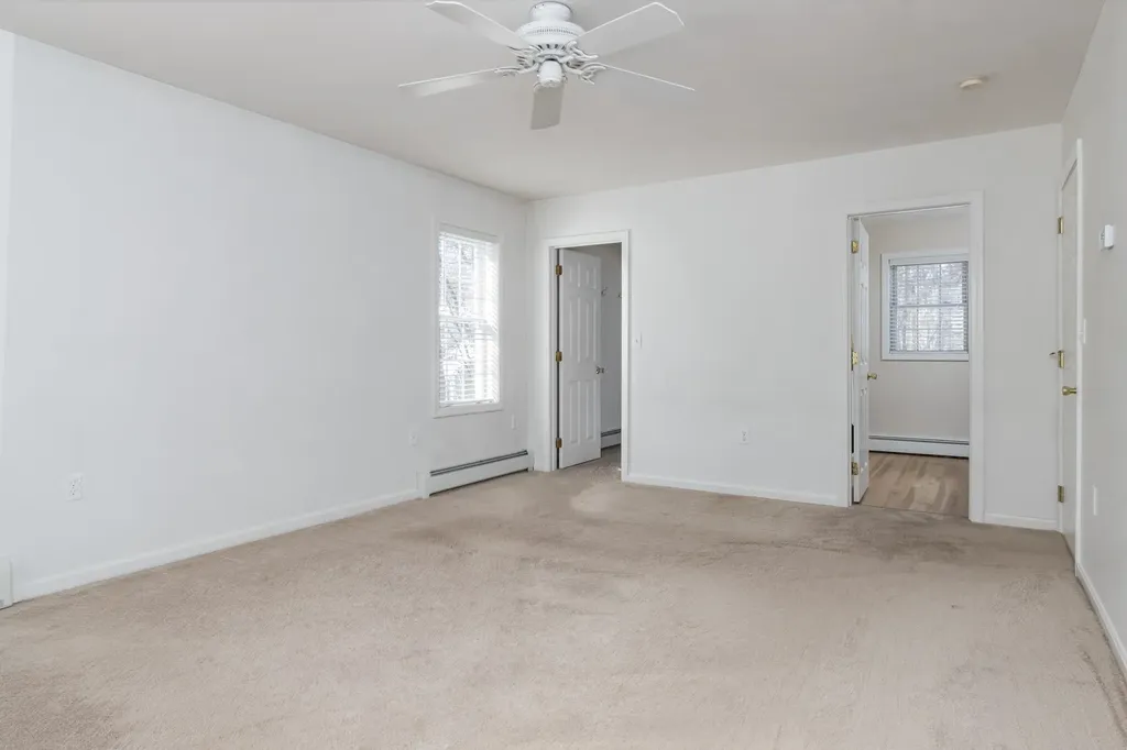 29 Colonial Drive Londonderry NH 03053