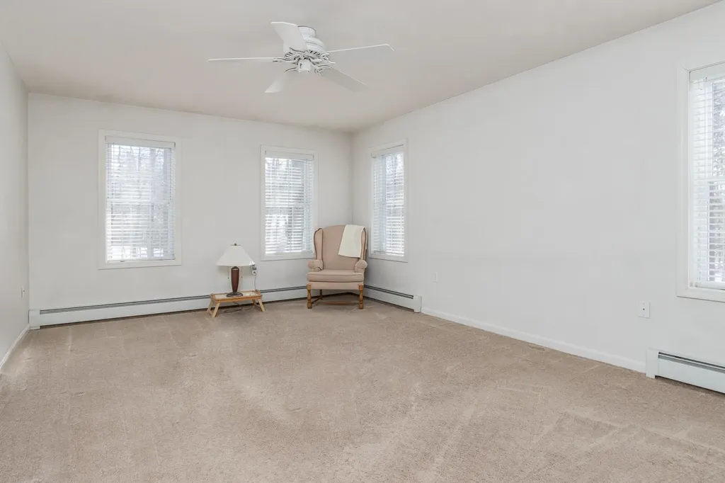 29 Colonial Drive Londonderry NH 03053