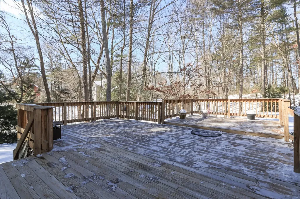 29 Colonial Drive Londonderry NH 03053
