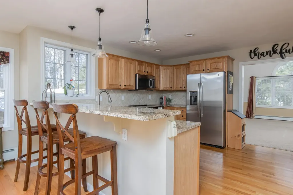 29 Colonial Drive Londonderry NH 03053