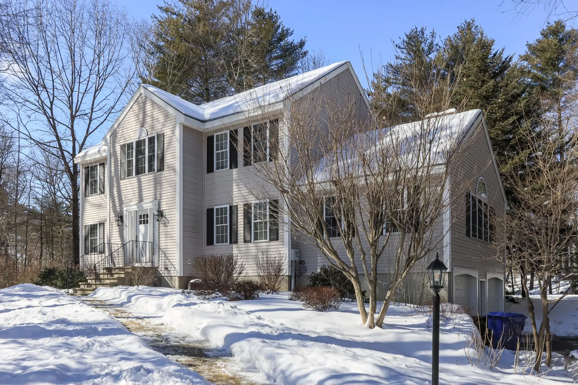 29 Colonial Drive Londonderry NH 03053