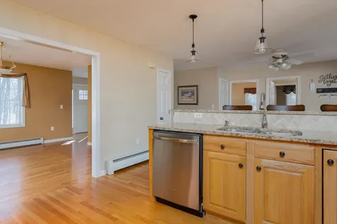 29 Colonial Drive Londonderry NH 03053