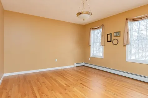 29 Colonial Drive Londonderry NH 03053