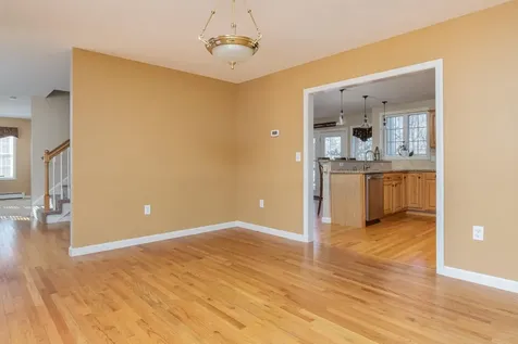 29 Colonial Drive Londonderry NH 03053