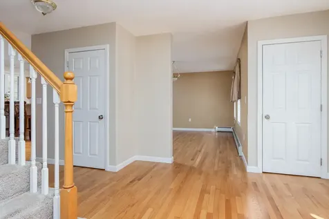 29 Colonial Drive Londonderry NH 03053