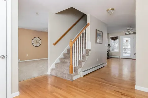 29 Colonial Drive Londonderry NH 03053