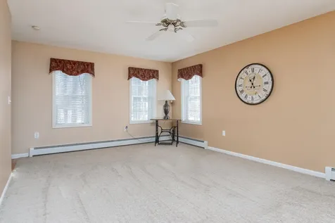 29 Colonial Drive Londonderry NH 03053