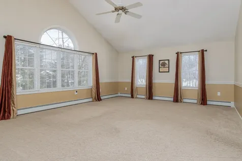 29 Colonial Drive Londonderry NH 03053