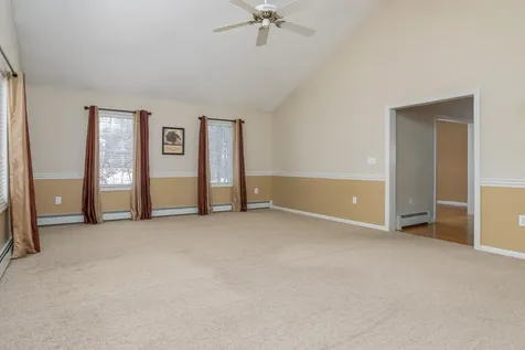 29 Colonial Drive Londonderry NH 03053