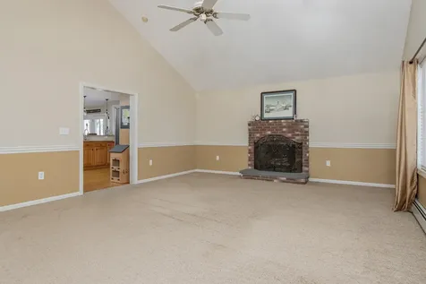 29 Colonial Drive Londonderry NH 03053