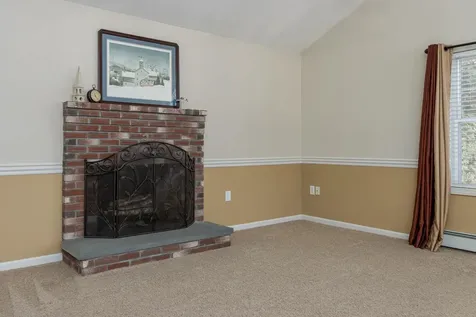 29 Colonial Drive Londonderry NH 03053