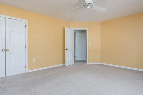 29 Colonial Drive Londonderry NH 03053