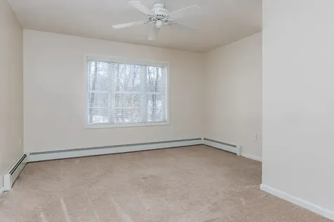 29 Colonial Drive Londonderry NH 03053