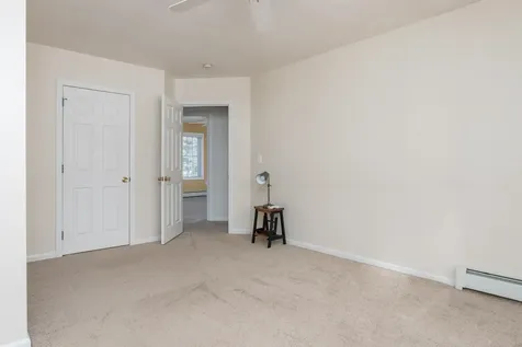 29 Colonial Drive Londonderry NH 03053