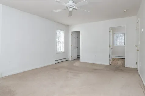 29 Colonial Drive Londonderry NH 03053