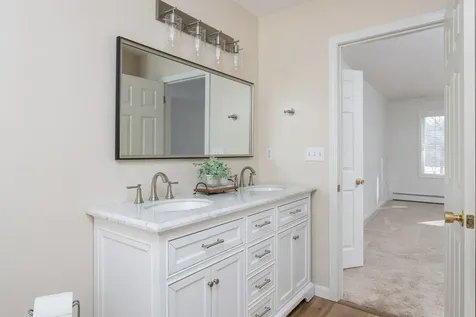 29 Colonial Drive Londonderry NH 03053