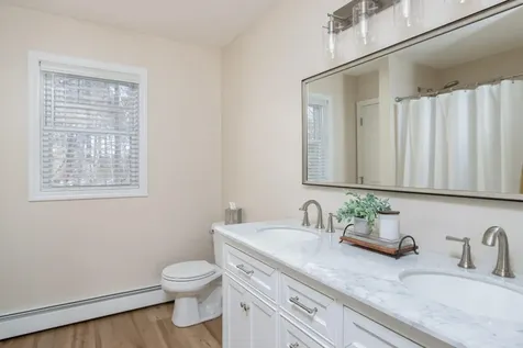 29 Colonial Drive Londonderry NH 03053