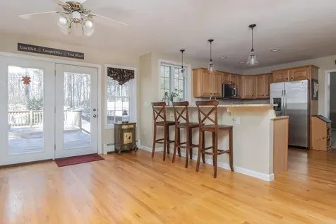 29 Colonial Drive Londonderry NH 03053