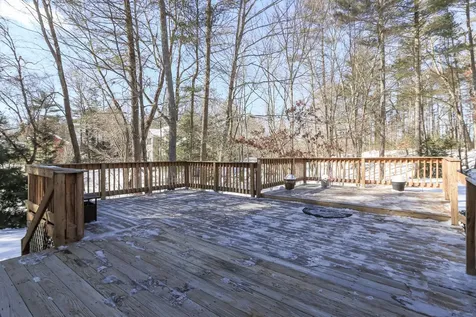 29 Colonial Drive Londonderry NH 03053