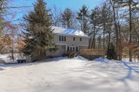 29 Colonial Drive Londonderry NH 03053