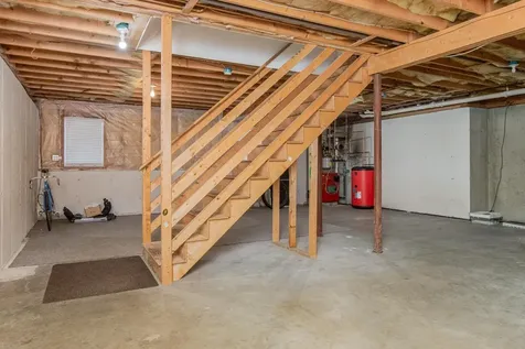 29 Colonial Drive Londonderry NH 03053