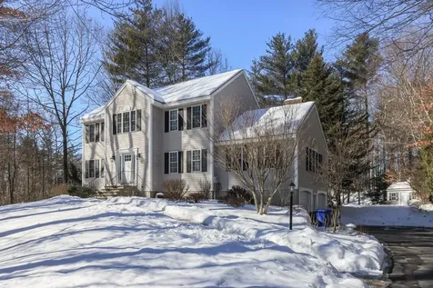 29 Colonial Drive Londonderry NH 03053