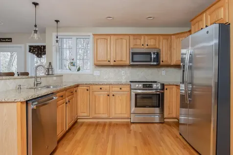 29 Colonial Drive Londonderry NH 03053