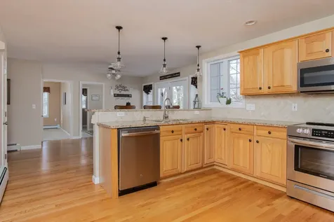 29 Colonial Drive Londonderry NH 03053