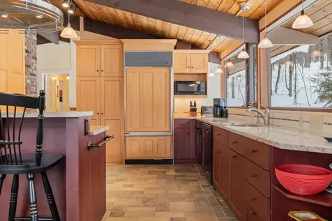 13 Windtree Road Winhall VT 05340